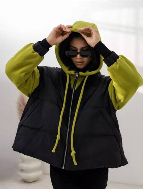 картинка Куртка черный+зеленые рукава флис 82 от магазина Одежда-